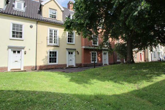 5 Bedroom Town House